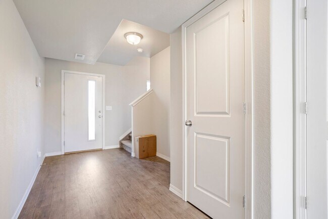 Building Photo - Modern 3bd Home Near Peterson AFB on Power...