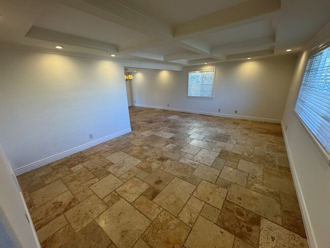 Building Photo - Spacious East Ventura Home- Many Interior Upgrades and Large Backyard!