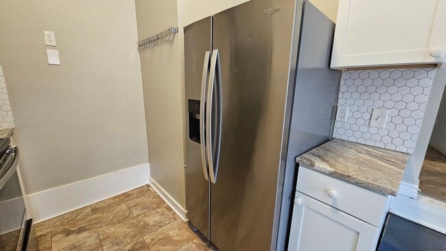 Building Photo - 2115 Glenwood Ln