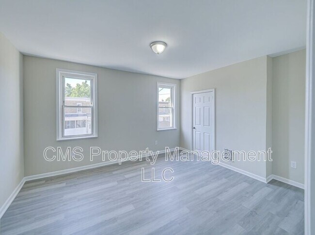 Building Photo - 12 Adella Ave