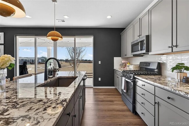 Building Photo - 949 N Undergrove Way