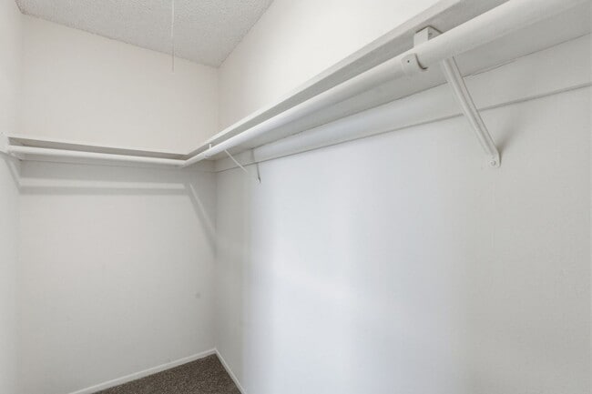 Building Photo - Ready to Move In - Two Bedrooms!