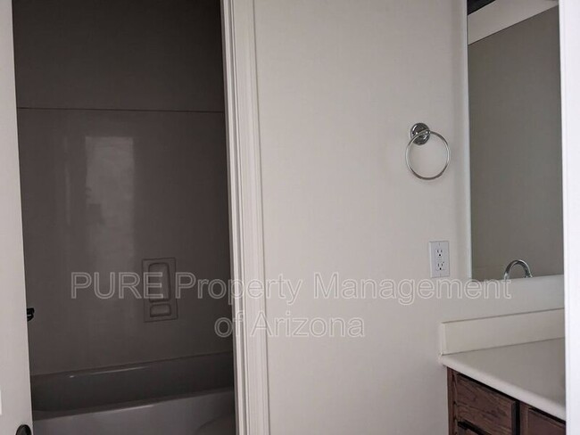 Building Photo - 1457 W Flamingo Dr