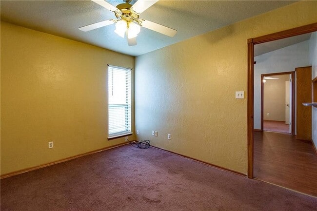 Building Photo - 1000 Rambling Oaks Dr