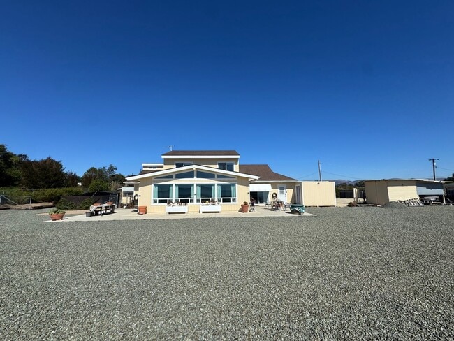 Primary Photo - 3-Bedroom Home with Spectacular Views and ...