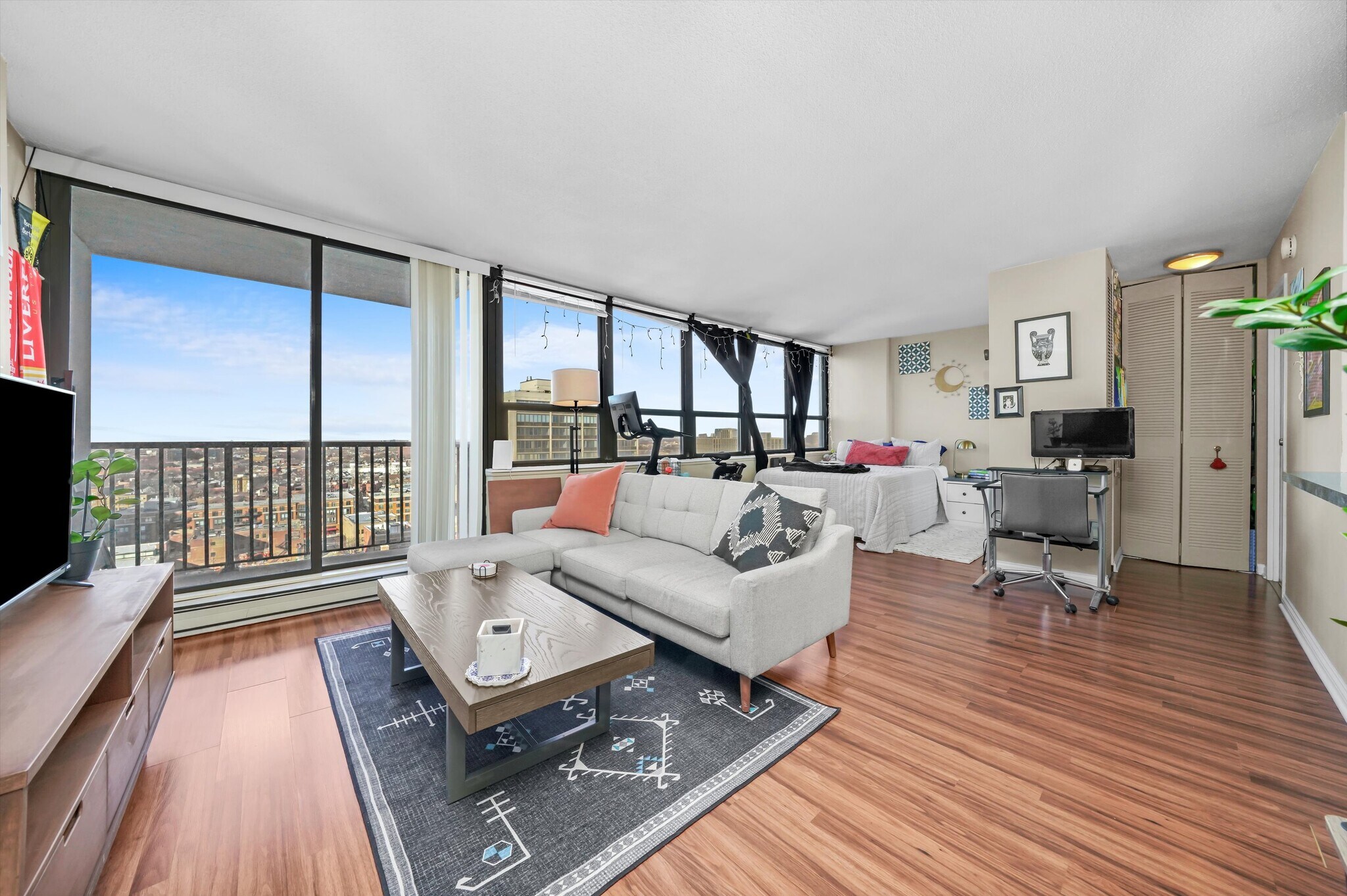 Building Photo - 2740 N Pine Grove Ave