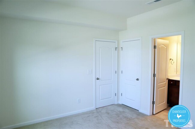 Building Photo - 315 King Closer Dr