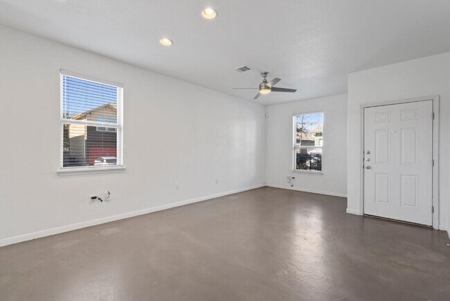 Building Photo - 5804 Loblolly Ln