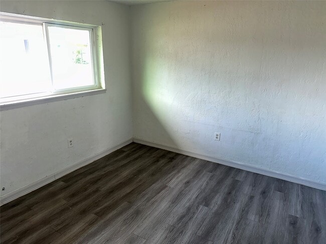 Building Photo - 5405 Suez St