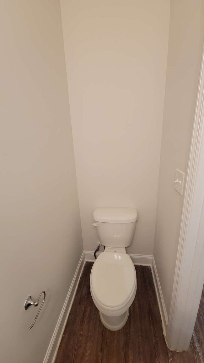 Building Photo - "Spacious 4-Bedroom Retreat with Modern Gr...
