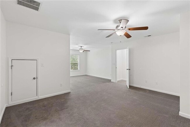 Building Photo - 3377 Vintage Cir SE