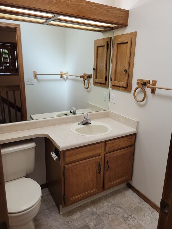 Building Photo - 8155 Tulip Tree Ct