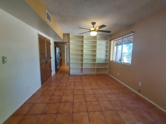 Building Photo - Spacious House