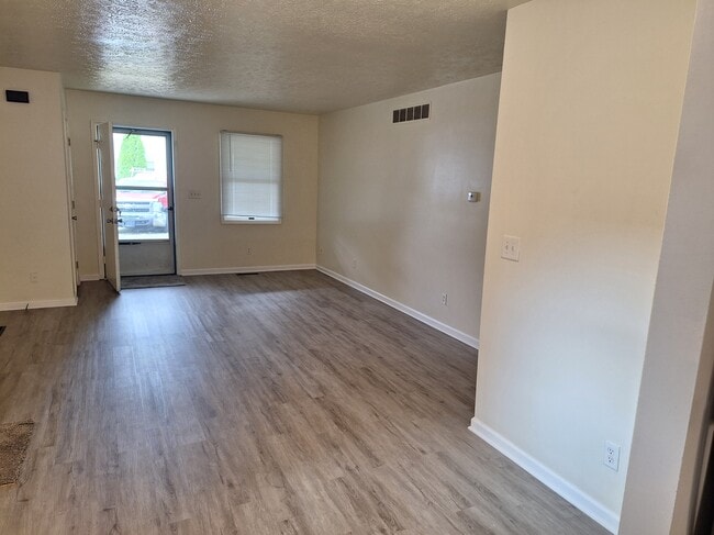 Building Photo - 311 W Rogers St