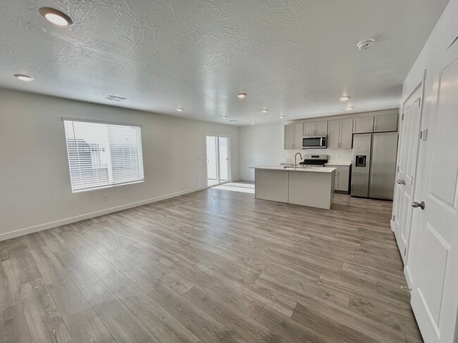 Building Photo - 317 W 2050 N