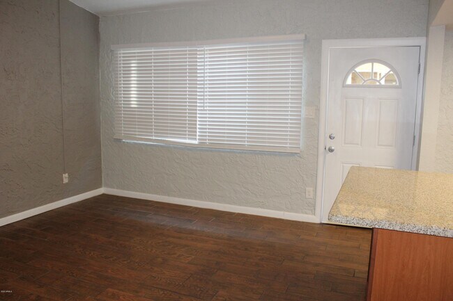 Building Photo - 1602 E Ocotillo Rd