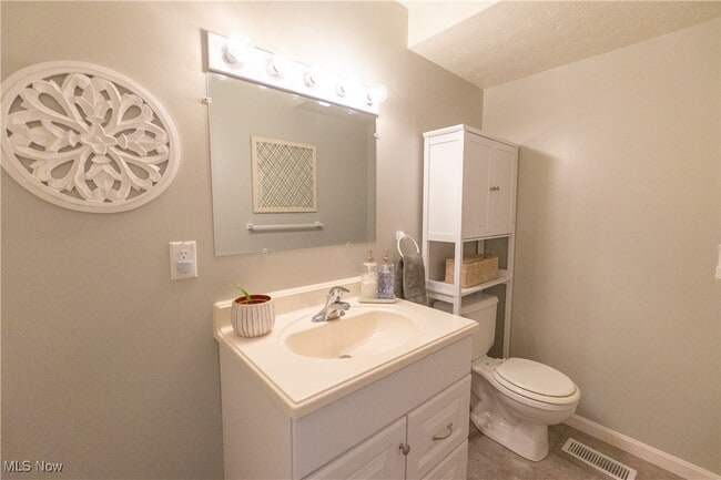 Building Photo - 216 Moore Rd