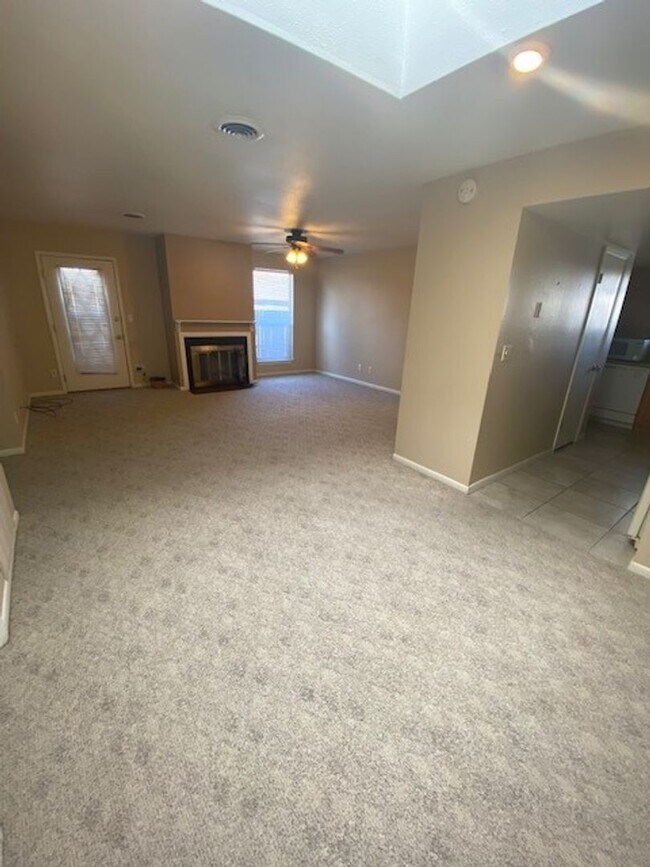 Building Photo - 1014 Plaza Del Sol