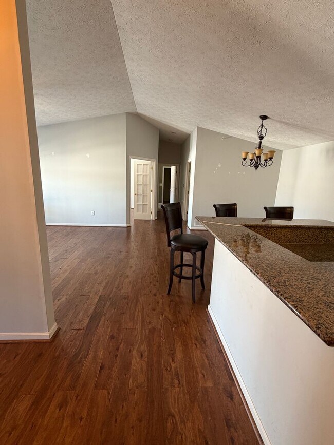 Building Photo - Superb Two Bedroom/Two Bath Condo In Beavercreek