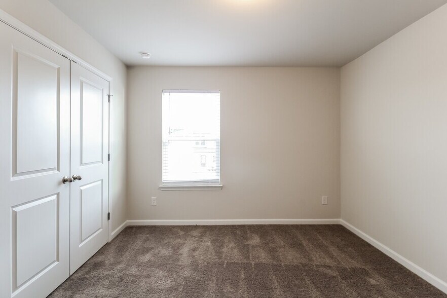 Building Photo - 730 Sara Mdw Rd