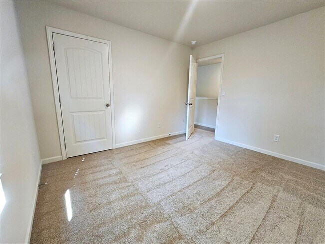 Building Photo - 306 Walnut Grv Wy