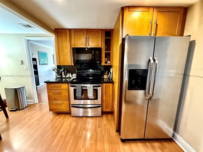 Building Photo - 1800 NE 114th St