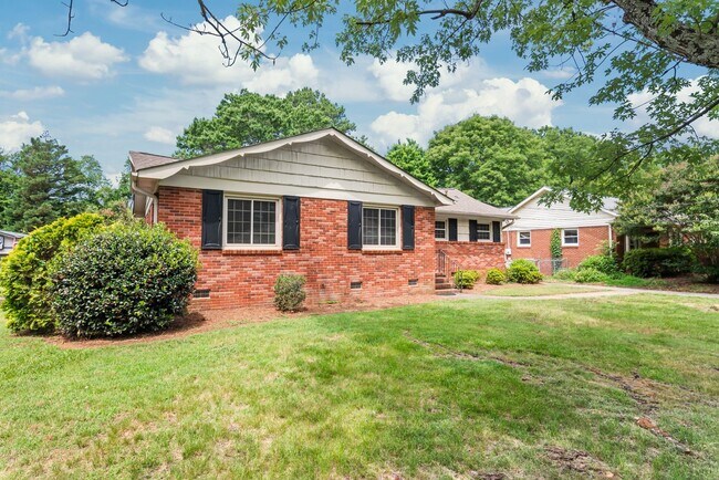 Building Photo - 3 Bedroom Home in South Charlotte
