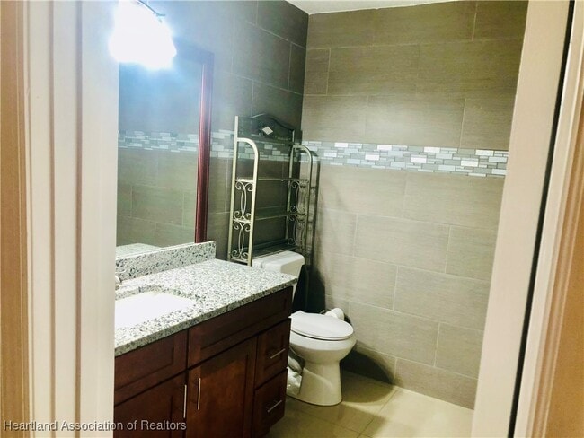 Building Photo - 4615 Lake Haven Blvd