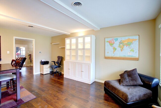 Building Photo - 4 Bd, 2 Ba for Lease | N. Arlington
