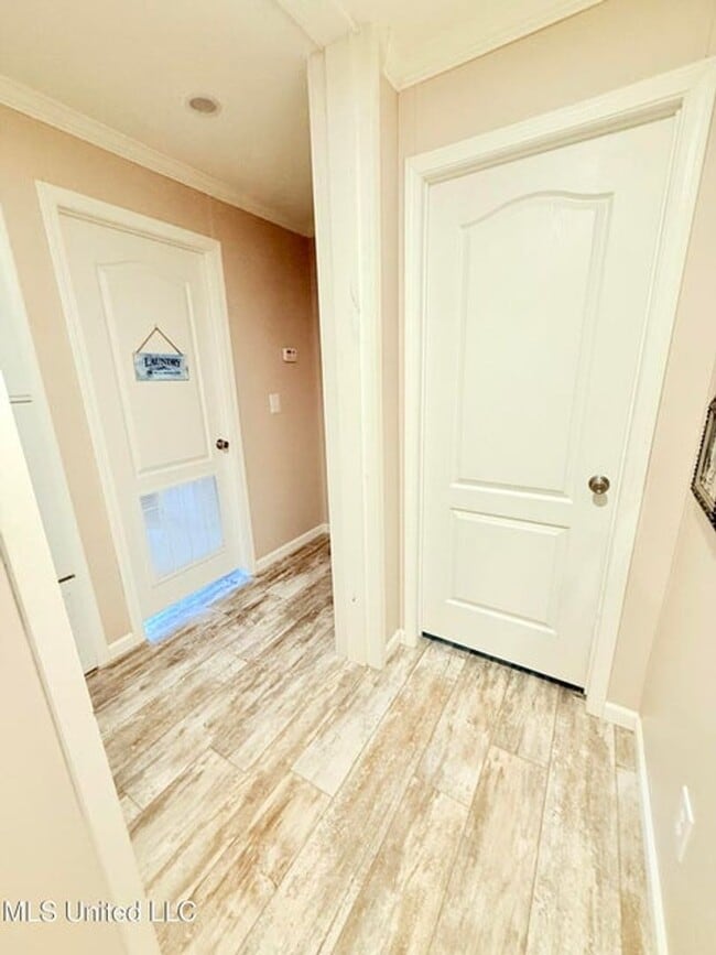 Building Photo - Spacious 5-Bedroom Home on Half an Acre