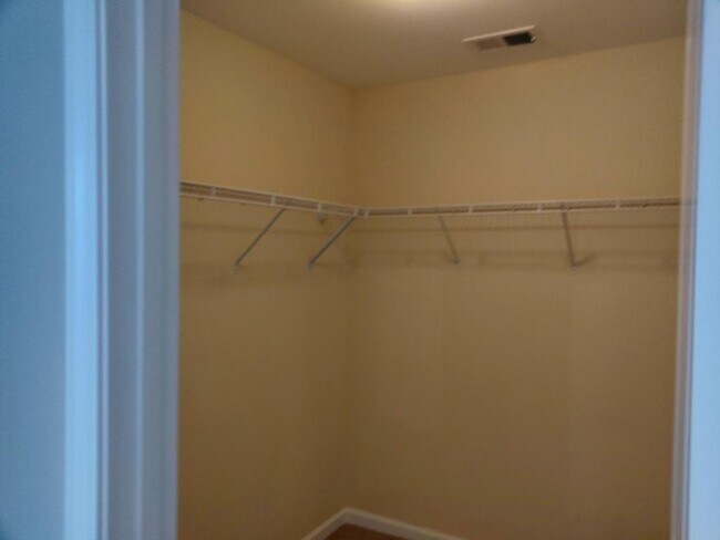 Building Photo - 128 Carolina Wren Ave