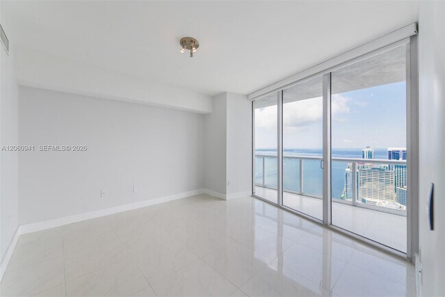 Building Photo - 495 Brickell Ave