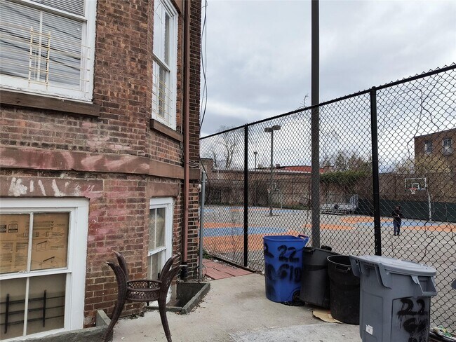 Building Photo - 22 Gidney Ave
