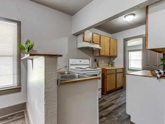 Building Photo - 145 N L Ave