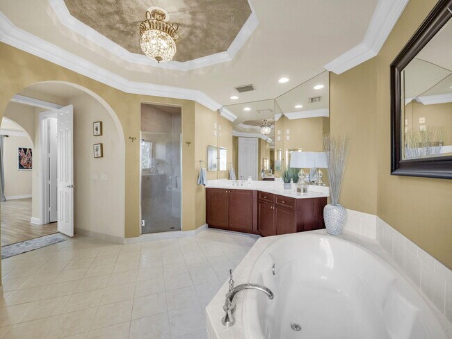 Building Photo - 8703 Club Estates Way