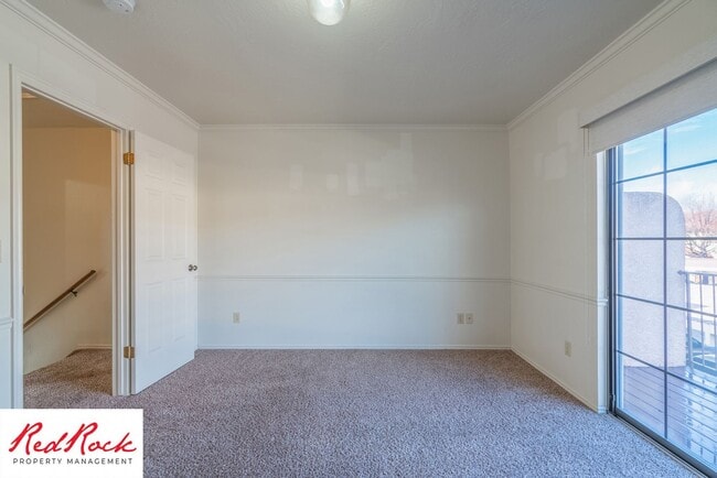 Building Photo - Charming 2 Bedroom Townhome