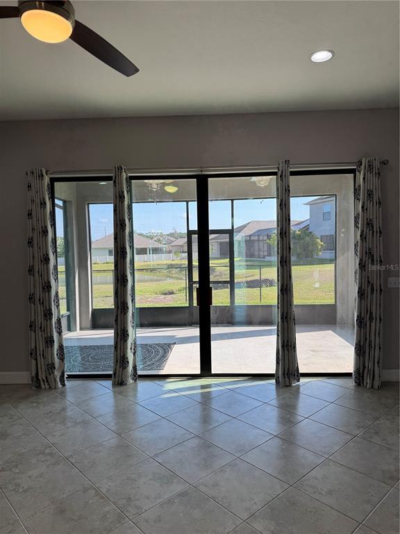 Building Photo - 1365 Evergreen Park Cir