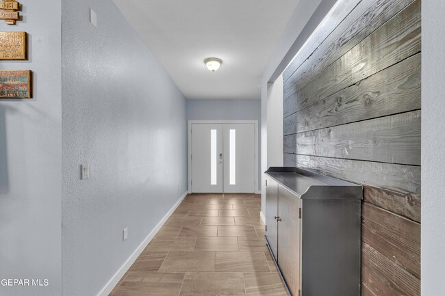 Building Photo - 12631 Mark Twain Ave