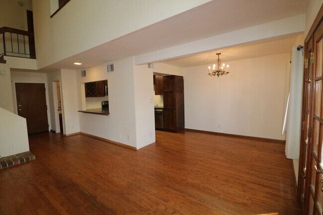 Building Photo - Studio City, 1Bed and 1.5 Bath Condo!