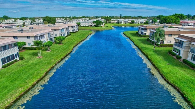 Building Photo - 268 Saxony Cir