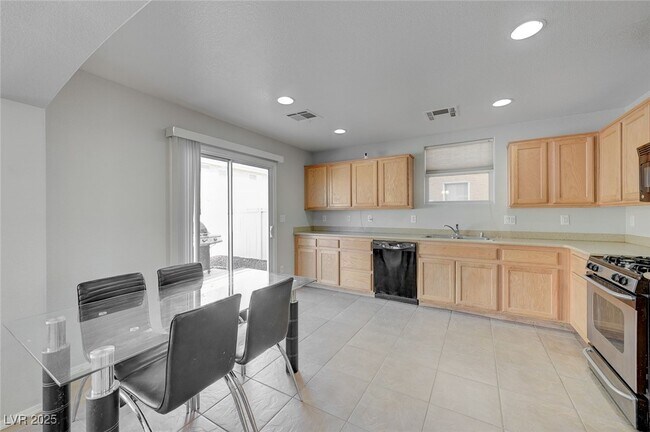 Building Photo - 2586 Begonia Valley Ave