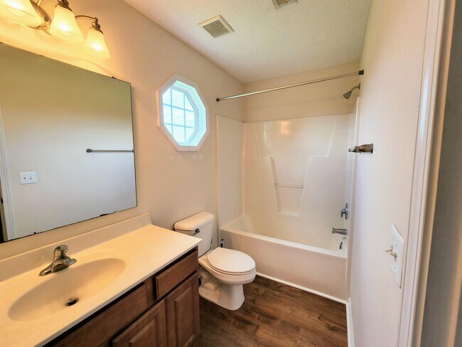 Building Photo - 324 Rose Bud Ln