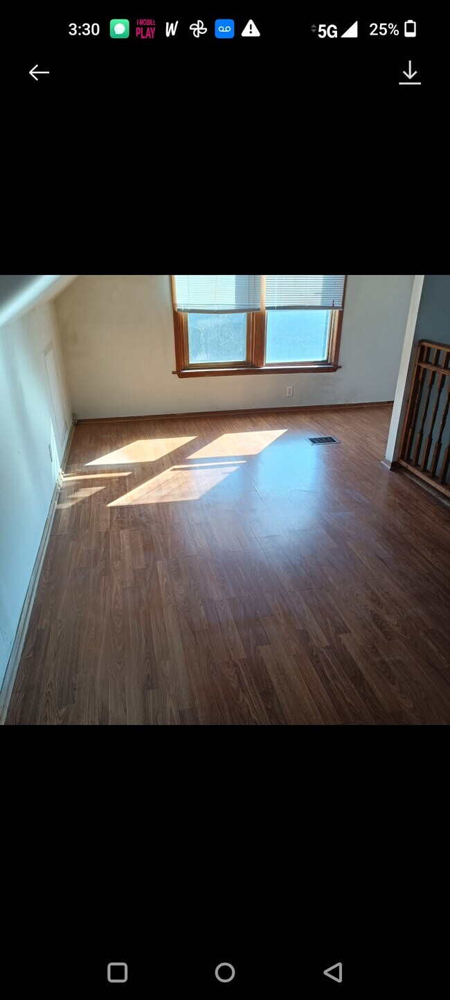 Building Photo - 1440 W Barry Ave