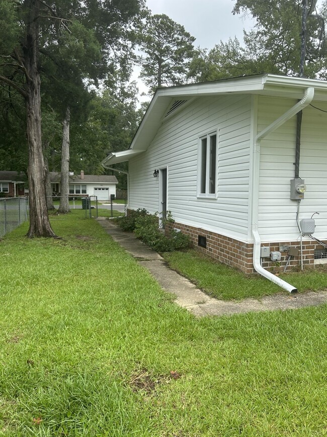 Building Photo - 2515 Reta St