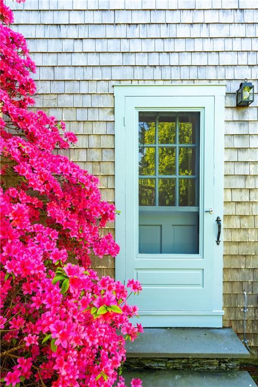 Building Photo - 304 Third Beach Rd