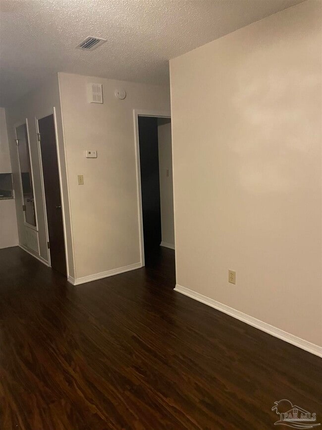 Building Photo - 10049 Hillview Rd