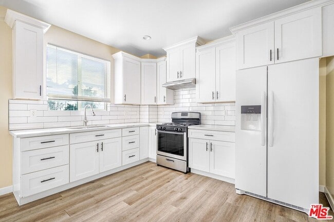 Building Photo - 1002 E 33rd St