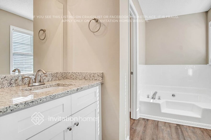 Building Photo - 2717 Horseshoe Creek Dr