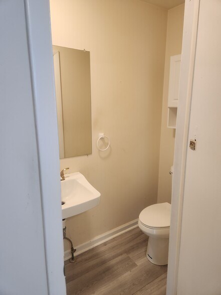 Bathroom - 61 E Oakland Ave