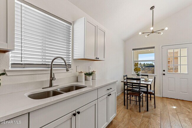 Building Photo - 3936 Tierra Arena Dr